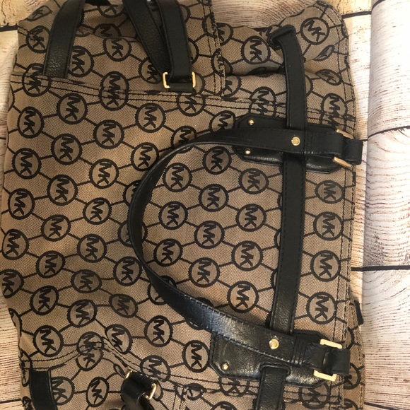 Micheal Kors Handbag - Picture 2 of 4